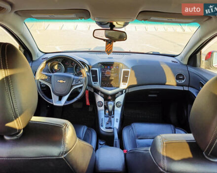 Красный Шевроле Круз, объемом двигателя 1.36 л и пробегом 160 тыс. км за 7500 $, фото 11 на Automoto.ua