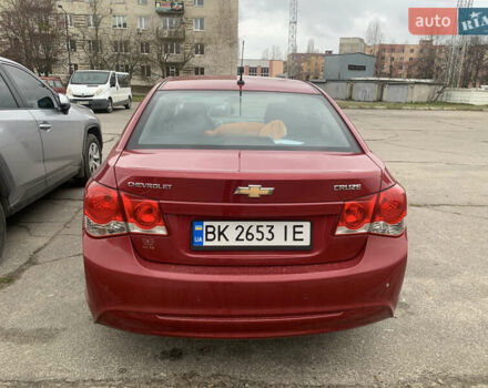 Красный Шевроле Круз, объемом двигателя 1.8 л и пробегом 110 тыс. км за 8000 $, фото 2 на Automoto.ua