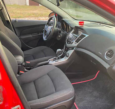 Красный Шевроле Круз, объемом двигателя 1.4 л и пробегом 209 тыс. км за 7200 $, фото 2 на Automoto.ua