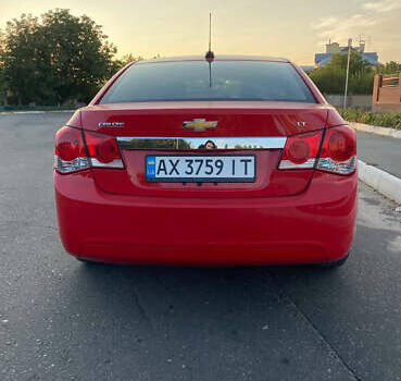 Красный Шевроле Круз, объемом двигателя 1.4 л и пробегом 209 тыс. км за 7200 $, фото 4 на Automoto.ua