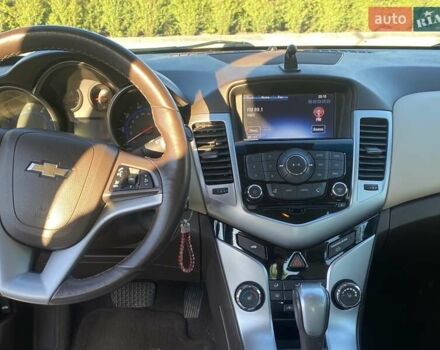 Красный Шевроле Круз, объемом двигателя 1.36 л и пробегом 157 тыс. км за 7600 $, фото 15 на Automoto.ua