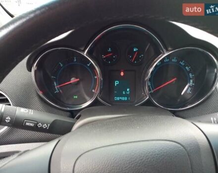 Красный Шевроле Круз, объемом двигателя 2 л и пробегом 90 тыс. км за 9500 $, фото 13 на Automoto.ua