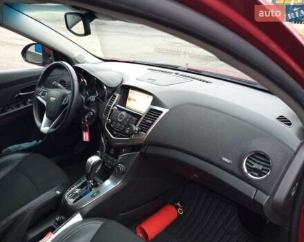 Красный Шевроле Круз, объемом двигателя 2 л и пробегом 90 тыс. км за 9500 $, фото 7 на Automoto.ua