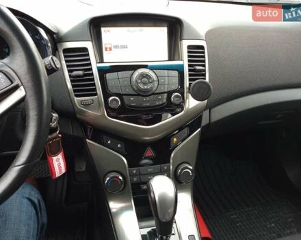 Красный Шевроле Круз, объемом двигателя 2 л и пробегом 90 тыс. км за 9500 $, фото 10 на Automoto.ua