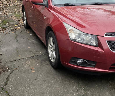 Красный Шевроле Круз, объемом двигателя 1.6 л и пробегом 260 тыс. км за 5500 $, фото 1 на Automoto.ua