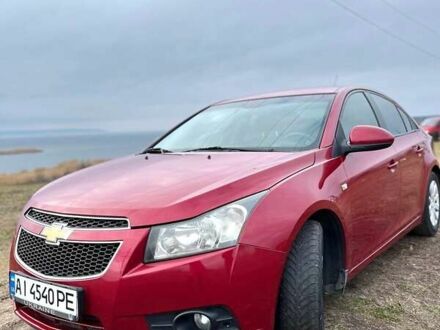 Шевроле Круз 2011 у Києві на Automoto.ua Червоний Шевроле Круз, об'ємом двигуна 1.6 л та пробігом 217 тис. км за 7000 $, фото 1 на Automoto.ua