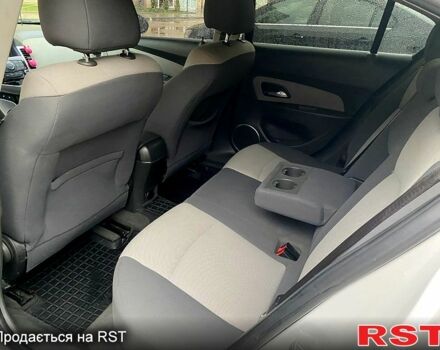 Шевроле Круз, объемом двигателя 2 л и пробегом 180 тыс. км за 7500 $, фото 2 на Automoto.ua