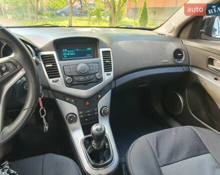 Шевроле Круз, объемом двигателя 1.8 л и пробегом 82 тыс. км за 8800 $, фото 7 на Automoto.ua