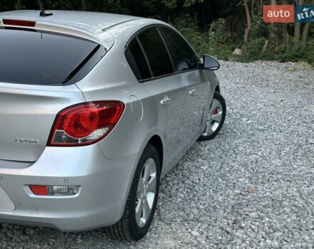 Серый Шевроле Круз, объемом двигателя 2 л и пробегом 299 тыс. км за 8300 $, фото 4 на Automoto.ua