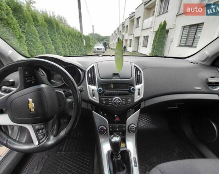 Серый Шевроле Круз, объемом двигателя 1.69 л и пробегом 187 тыс. км за 6600 $, фото 15 на Automoto.ua