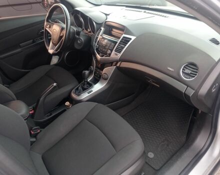 Серый Шевроле Круз, объемом двигателя 1.7 л и пробегом 294 тыс. км за 5400 $, фото 10 на Automoto.ua