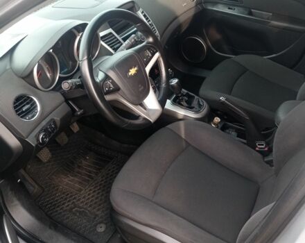 Серый Шевроле Круз, объемом двигателя 1.7 л и пробегом 294 тыс. км за 5400 $, фото 5 на Automoto.ua