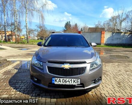 Серый Шевроле Круз, объемом двигателя 1.7 л и пробегом 217 тыс. км за 6500 $, фото 5 на Automoto.ua
