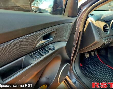 Серый Шевроле Круз, объемом двигателя 1.7 л и пробегом 217 тыс. км за 6500 $, фото 9 на Automoto.ua