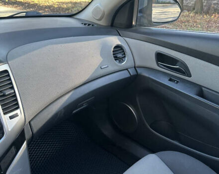 Серый Шевроле Круз, объемом двигателя 1.99 л и пробегом 196 тыс. км за 7200 $, фото 9 на Automoto.ua