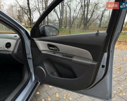 Сірий Шевроле Круз, об'ємом двигуна 1.6 л та пробігом 217 тис. км за 5700 $, фото 17 на Automoto.ua