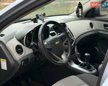 Сірий Шевроле Круз, об'ємом двигуна 1.6 л та пробігом 217 тис. км за 5700 $, фото 23 на Automoto.ua