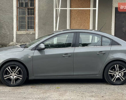 Серый Шевроле Круз, объемом двигателя 1.8 л и пробегом 177 тыс. км за 6650 $, фото 1 на Automoto.ua