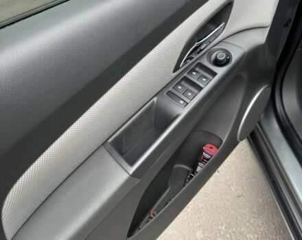 Серый Шевроле Круз, объемом двигателя 1.8 л и пробегом 3 тыс. км за 7000 $, фото 5 на Automoto.ua