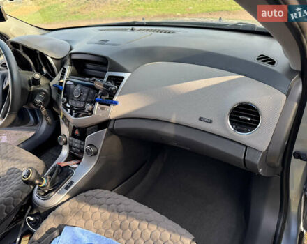 Серый Шевроле Круз, объемом двигателя 1.99 л и пробегом 208 тыс. км за 7800 $, фото 28 на Automoto.ua