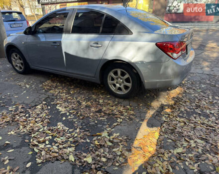 Серый Шевроле Круз, объемом двигателя 1.99 л и пробегом 208 тыс. км за 7800 $, фото 6 на Automoto.ua