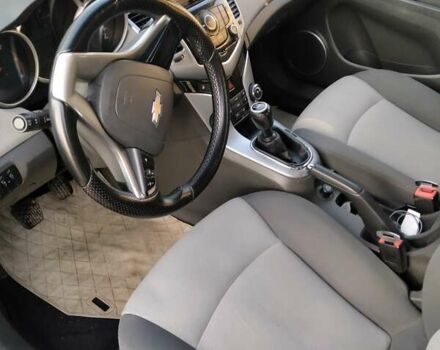 Серый Шевроле Круз, объемом двигателя 2 л и пробегом 217 тыс. км за 7750 $, фото 11 на Automoto.ua