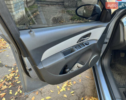 Серый Шевроле Круз, объемом двигателя 1.99 л и пробегом 208 тыс. км за 7800 $, фото 58 на Automoto.ua