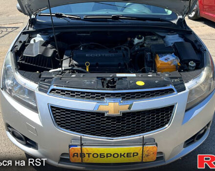 Серый Шевроле Круз, объемом двигателя 1.8 л и пробегом 206 тыс. км за 5990 $, фото 6 на Automoto.ua