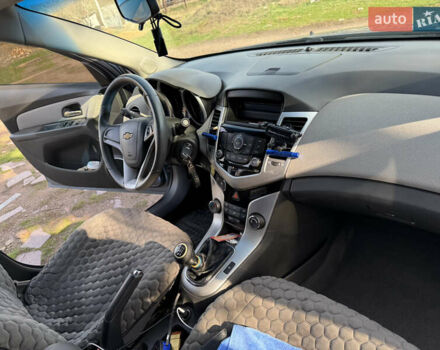 Серый Шевроле Круз, объемом двигателя 1.99 л и пробегом 208 тыс. км за 7800 $, фото 29 на Automoto.ua