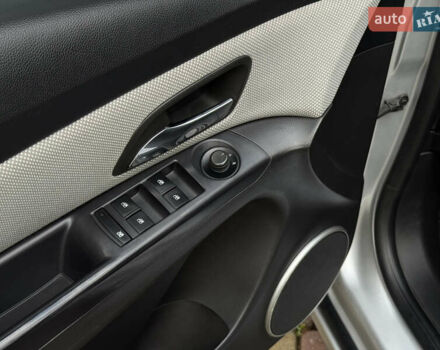 Серый Шевроле Круз, объемом двигателя 2 л и пробегом 154 тыс. км за 5950 $, фото 32 на Automoto.ua