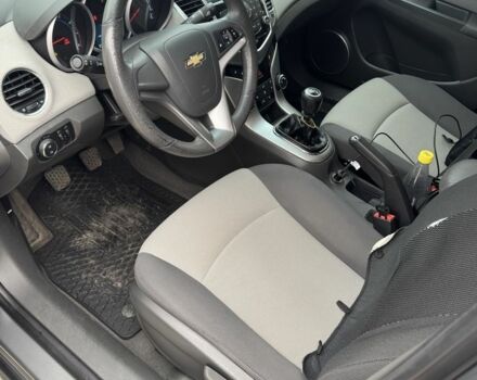 Серый Шевроле Круз, объемом двигателя 1.8 л и пробегом 3 тыс. км за 7000 $, фото 4 на Automoto.ua