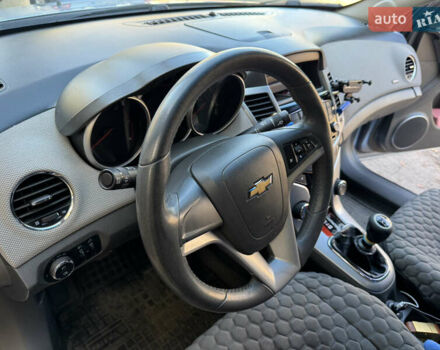Серый Шевроле Круз, объемом двигателя 1.99 л и пробегом 208 тыс. км за 7800 $, фото 53 на Automoto.ua