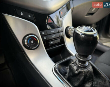 Серый Шевроле Круз, объемом двигателя 1.8 л и пробегом 150 тыс. км за 6777 $, фото 15 на Automoto.ua