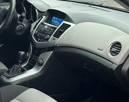 Серый Шевроле Круз, объемом двигателя 1.8 л и пробегом 280 тыс. км за 4450 $, фото 6 на Automoto.ua