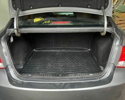 Серый Шевроле Круз, объемом двигателя 1.8 л и пробегом 258 тыс. км за 6000 $, фото 13 на Automoto.ua