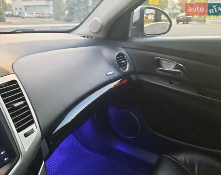 Серый Шевроле Круз, объемом двигателя 1.8 л и пробегом 196 тыс. км за 7750 $, фото 12 на Automoto.ua