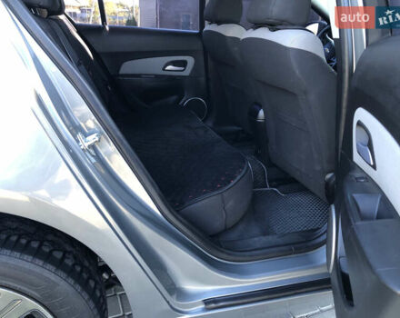 Серый Шевроле Круз, объемом двигателя 1.8 л и пробегом 236 тыс. км за 7500 $, фото 7 на Automoto.ua