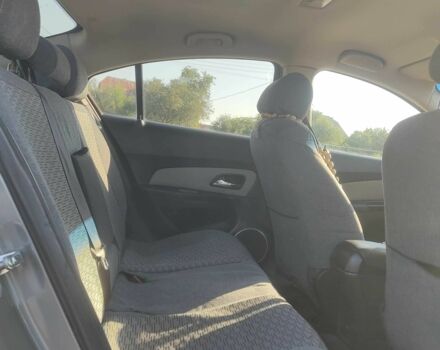 Серый Шевроле Круз, объемом двигателя 1.8 л и пробегом 236 тыс. км за 6200 $, фото 4 на Automoto.ua