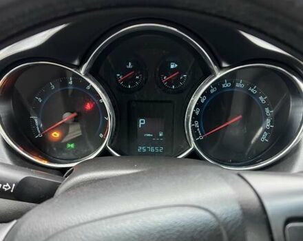 Серый Шевроле Круз, объемом двигателя 1.8 л и пробегом 258 тыс. км за 6000 $, фото 4 на Automoto.ua