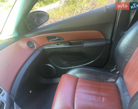 Серый Шевроле Круз, объемом двигателя 1.79 л и пробегом 180 тыс. км за 6500 $, фото 29 на Automoto.ua