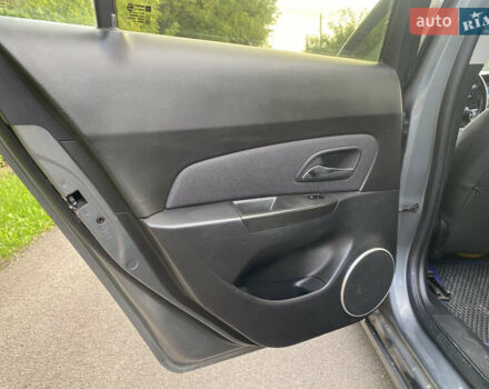 Серый Шевроле Круз, объемом двигателя 1.8 л и пробегом 213 тыс. км за 7200 $, фото 8 на Automoto.ua