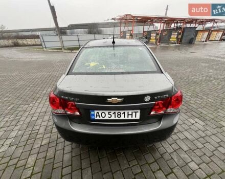 Серый Шевроле Круз, объемом двигателя 1.8 л и пробегом 258 тыс. км за 6000 $, фото 5 на Automoto.ua