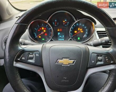 Серый Шевроле Круз, объемом двигателя 1.8 л и пробегом 143 тыс. км за 6000 $, фото 16 на Automoto.ua