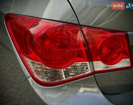 Серый Шевроле Круз, объемом двигателя 1.8 л и пробегом 150 тыс. км за 6777 $, фото 17 на Automoto.ua