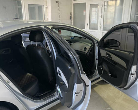 Серый Шевроле Круз, объемом двигателя 1.8 л и пробегом 250 тыс. км за 6500 $, фото 6 на Automoto.ua