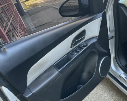 Серый Шевроле Круз, объемом двигателя 1.8 л и пробегом 250 тыс. км за 6800 $, фото 9 на Automoto.ua