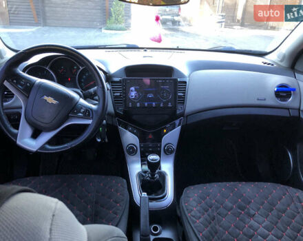 Серый Шевроле Круз, объемом двигателя 1.8 л и пробегом 236 тыс. км за 7500 $, фото 5 на Automoto.ua