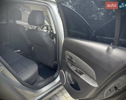 Серый Шевроле Круз, объемом двигателя 1.8 л и пробегом 150 тыс. км за 6777 $, фото 12 на Automoto.ua