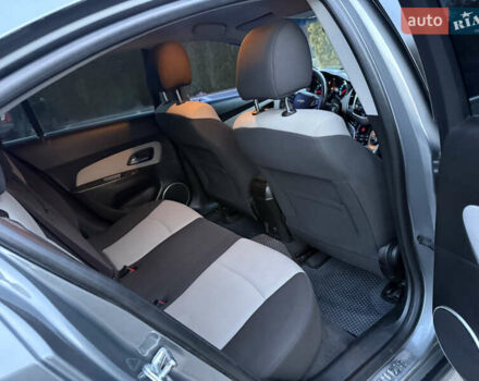 Сірий Шевроле Круз, об'ємом двигуна 2 л та пробігом 241 тис. км за 5999 $, фото 31 на Automoto.ua