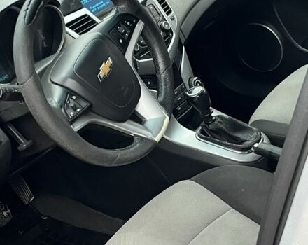 Серый Шевроле Круз, объемом двигателя 1.8 л и пробегом 280 тыс. км за 4450 $, фото 8 на Automoto.ua